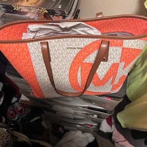 Coral mk logo purse
